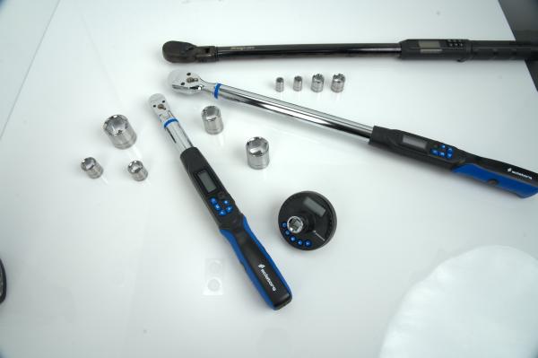 Digital torque wrenches 